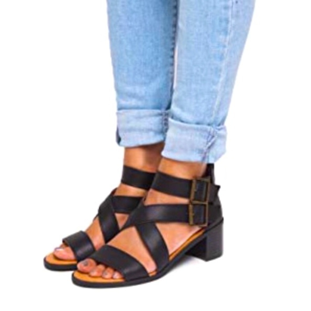 RAMPAGE // Criss-Cross Sandals